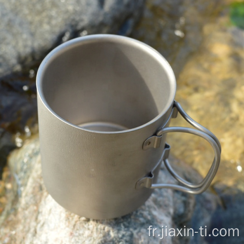 Tasse à double paroi en titane avec poignée et couvercle